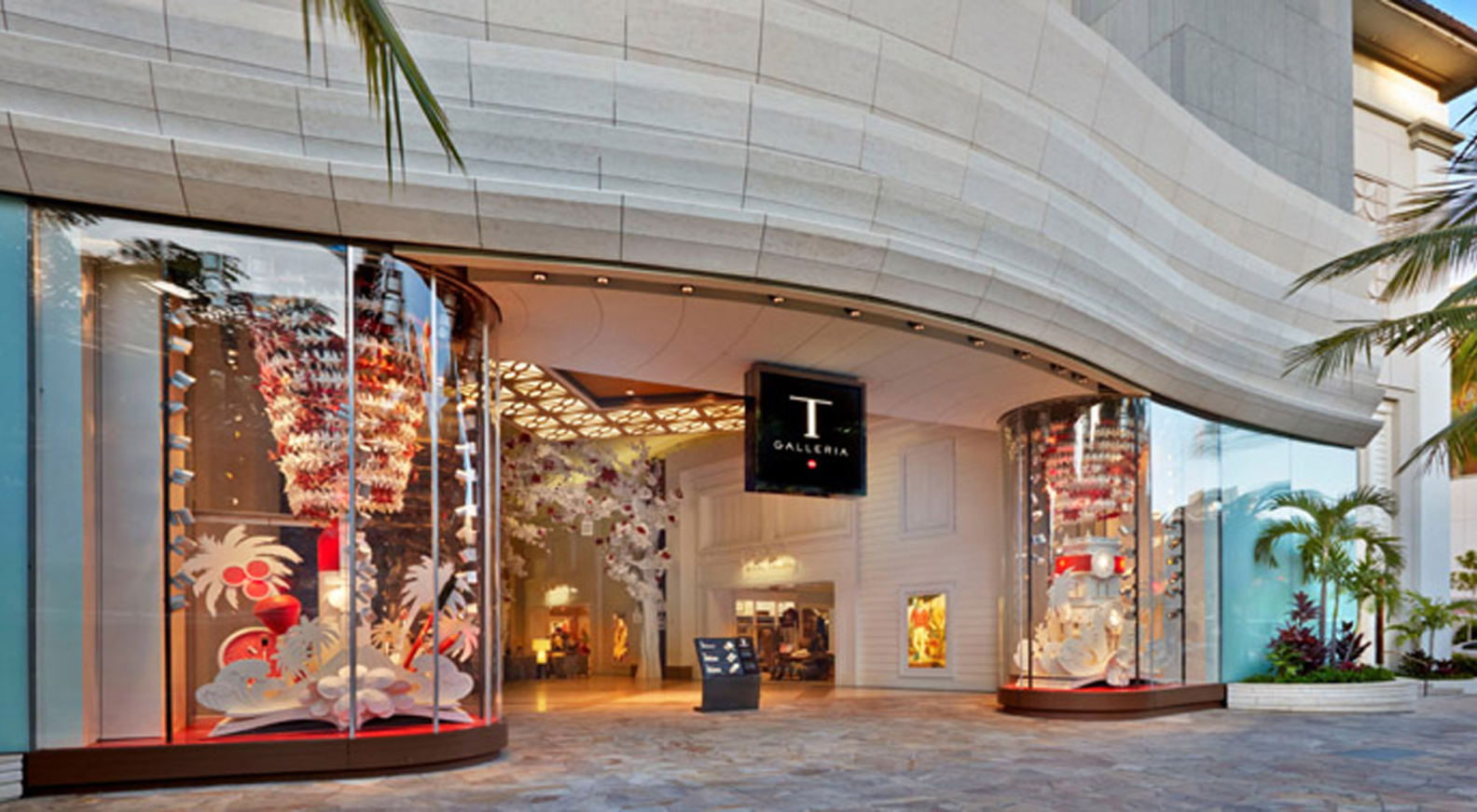 Shopping in the tropics with T Galleria by DFS - LVMH