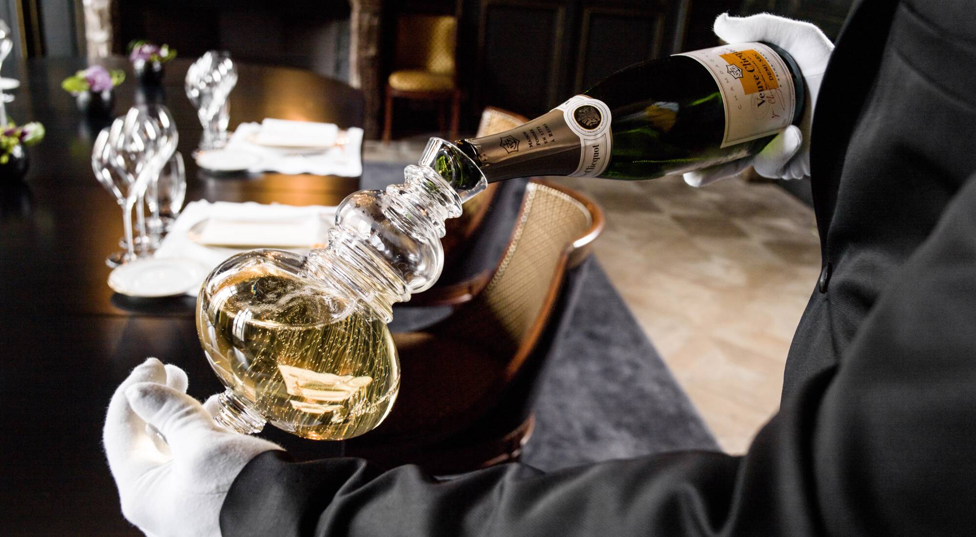 The art of French-style service, by Veuve Clicquot - LVMH