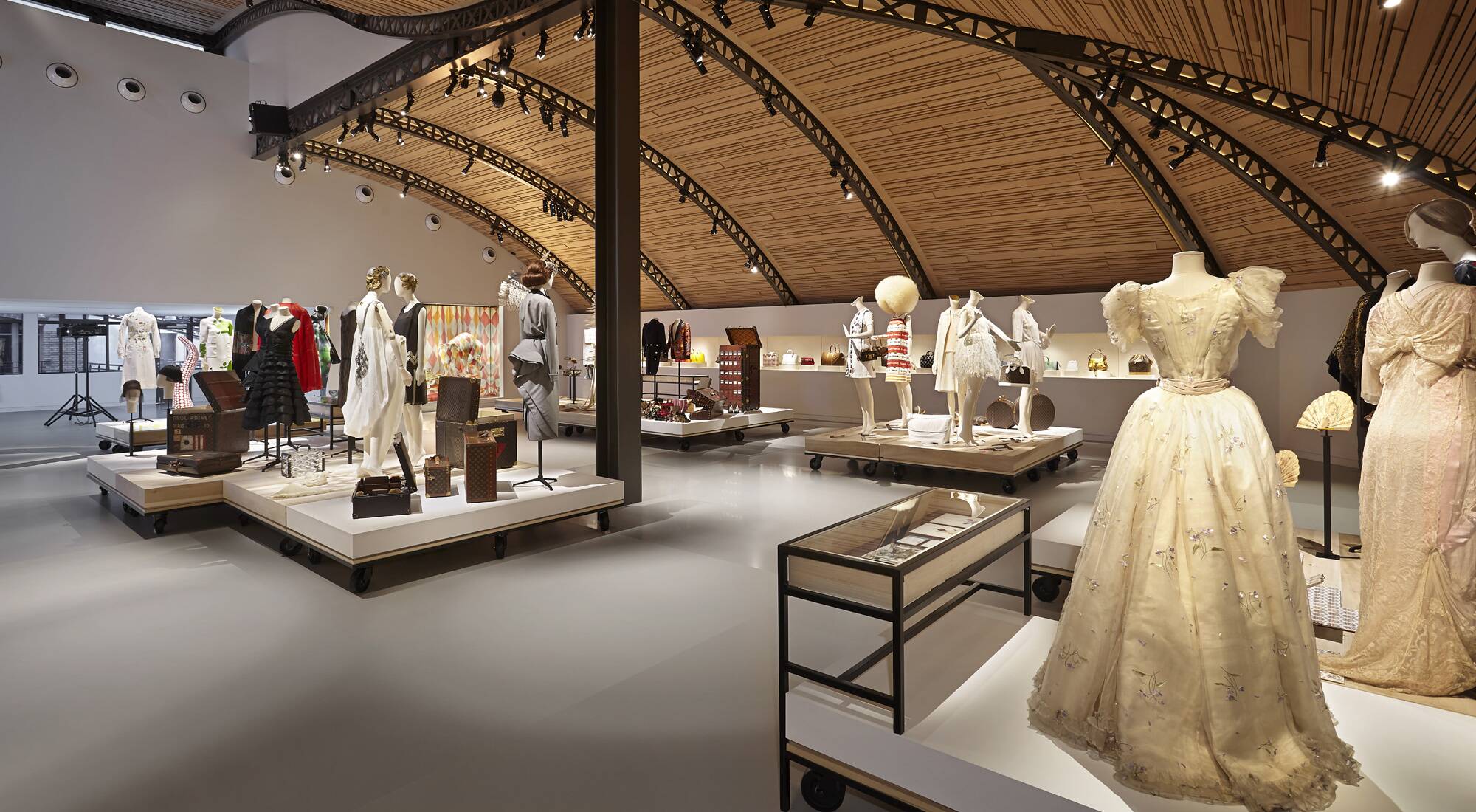 Louis Vuitton s’expose dans sa Galerie à Asnières - LVMH