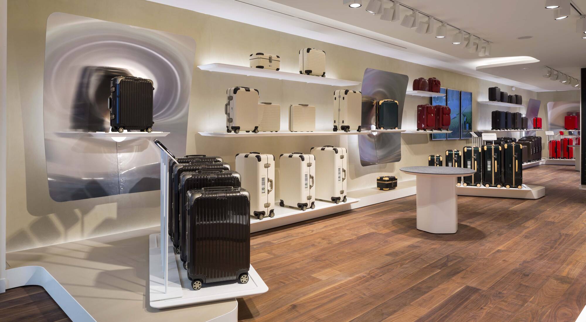 Rimowa, the luggage brand belonging to LVMH group, has launched a passport  studio booth ! Located in the brand's New York flagship store in SoHo,  this, By We Out Wow