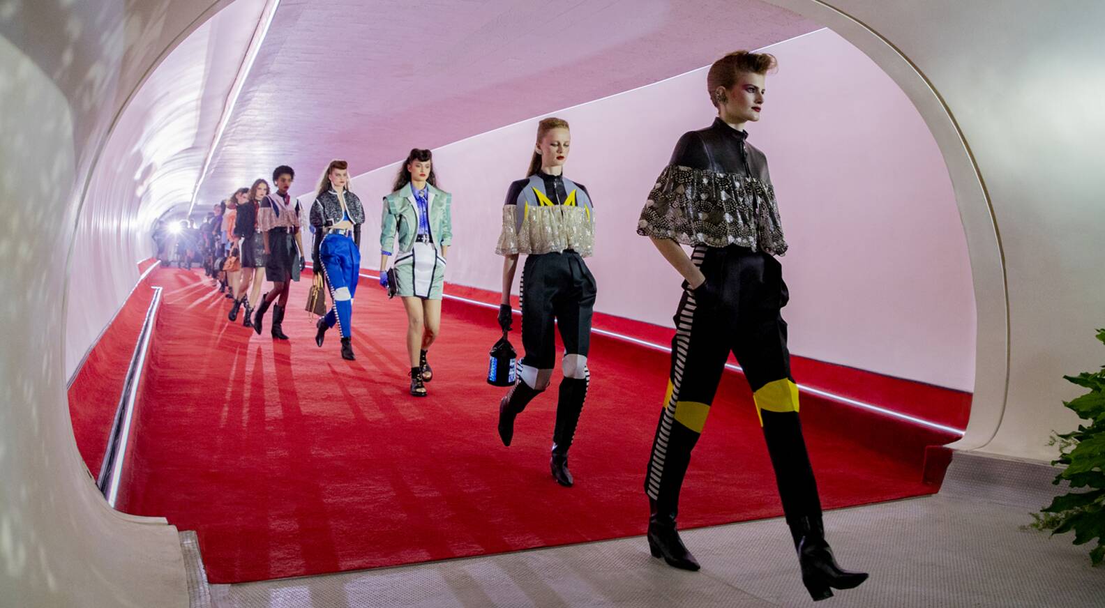 Louis Vuitton unveils 2020 Collection, a couture dialogue between Paris New - LVMH