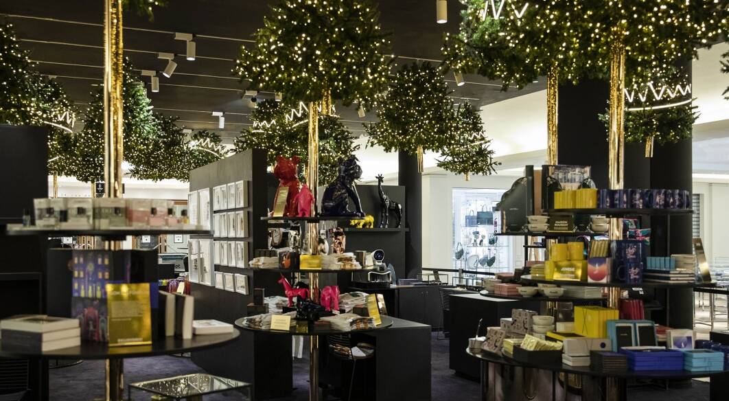 Majestic trees at Le Bon Marché bring magical fun to year-end holiday  preparations - LVMH