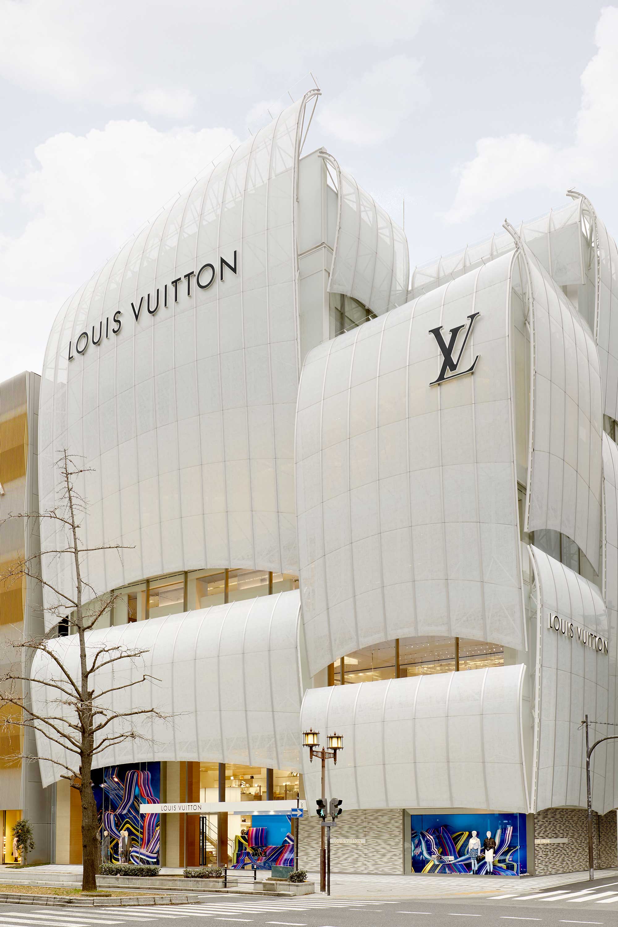 Louis celebrates unique ties with Japan with opening new flagship in Osaka - LVMH