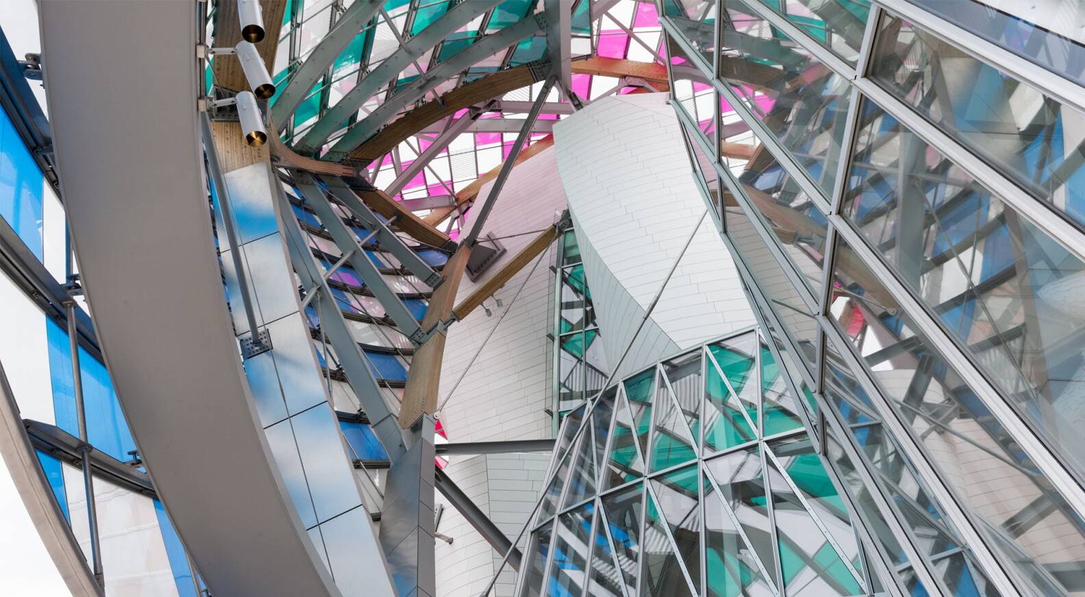 Fondation Louis Vuitton brings the arts right into your home! - LVMH