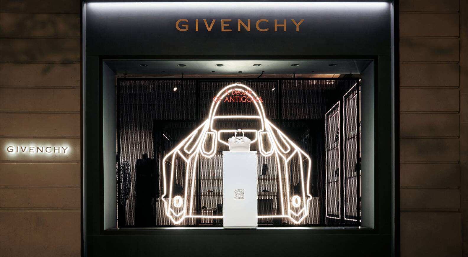 Givenchy celebrates the 10th anniversary of its Antigona bag by unveiling a  new version of this iconic design - LVMH