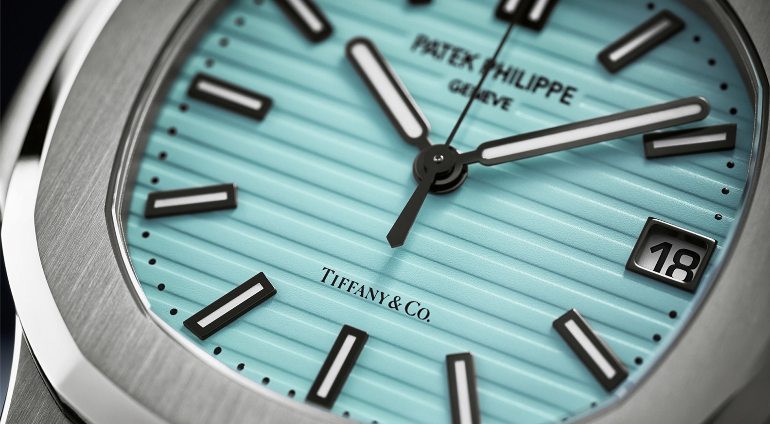 Patek Philippe Nautilus Watches | ref 5711J-001 | 5711J-001 - Box &  Certificate | The Watch Club