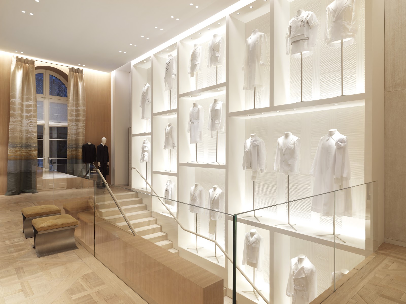 Dior Reopens 30 Avenue Montaigne Location