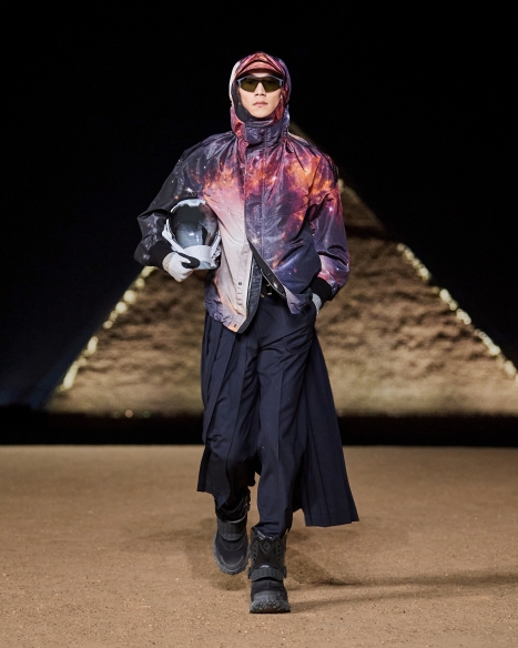 Louis Vuitton on X: A fusion between futurism and poetry. A look