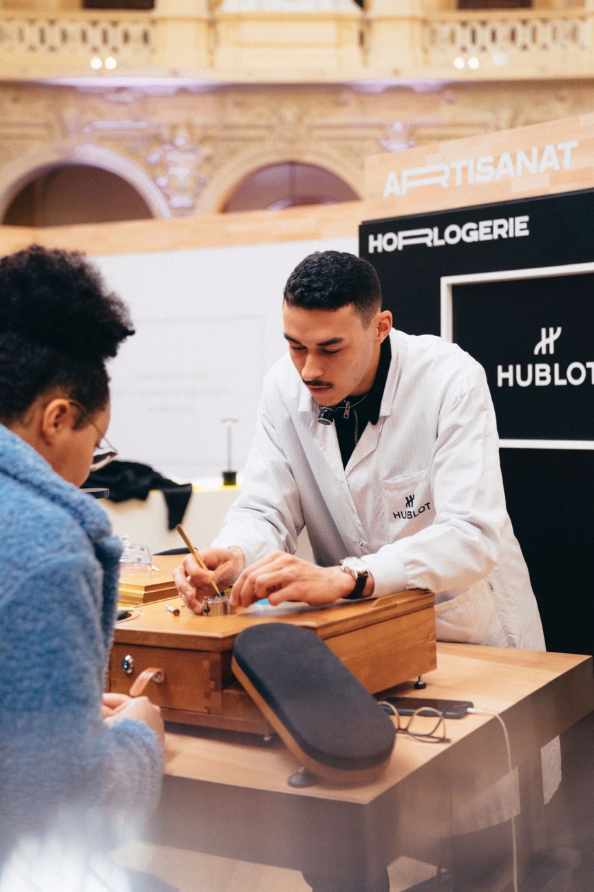 LVMH announces partnership with La Fabrique Nomade, an association that  helps refugee artisans in France find employment - LVMH