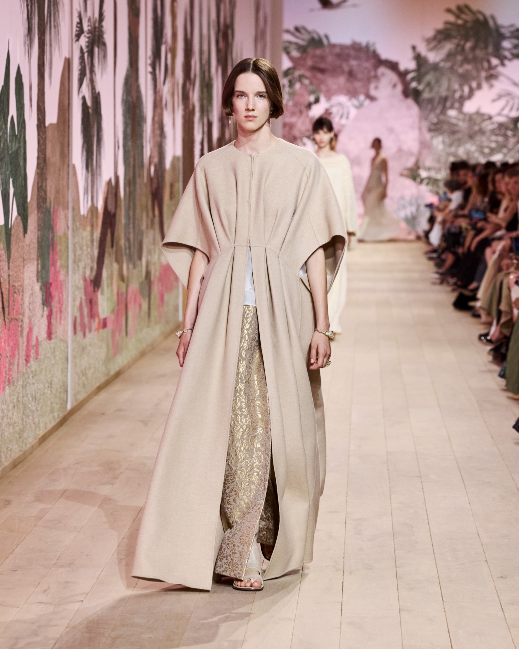 Dior haute couture Fall-Winter 2024 : A contemporary ode to goddesses of  Antiquity - LVMH
