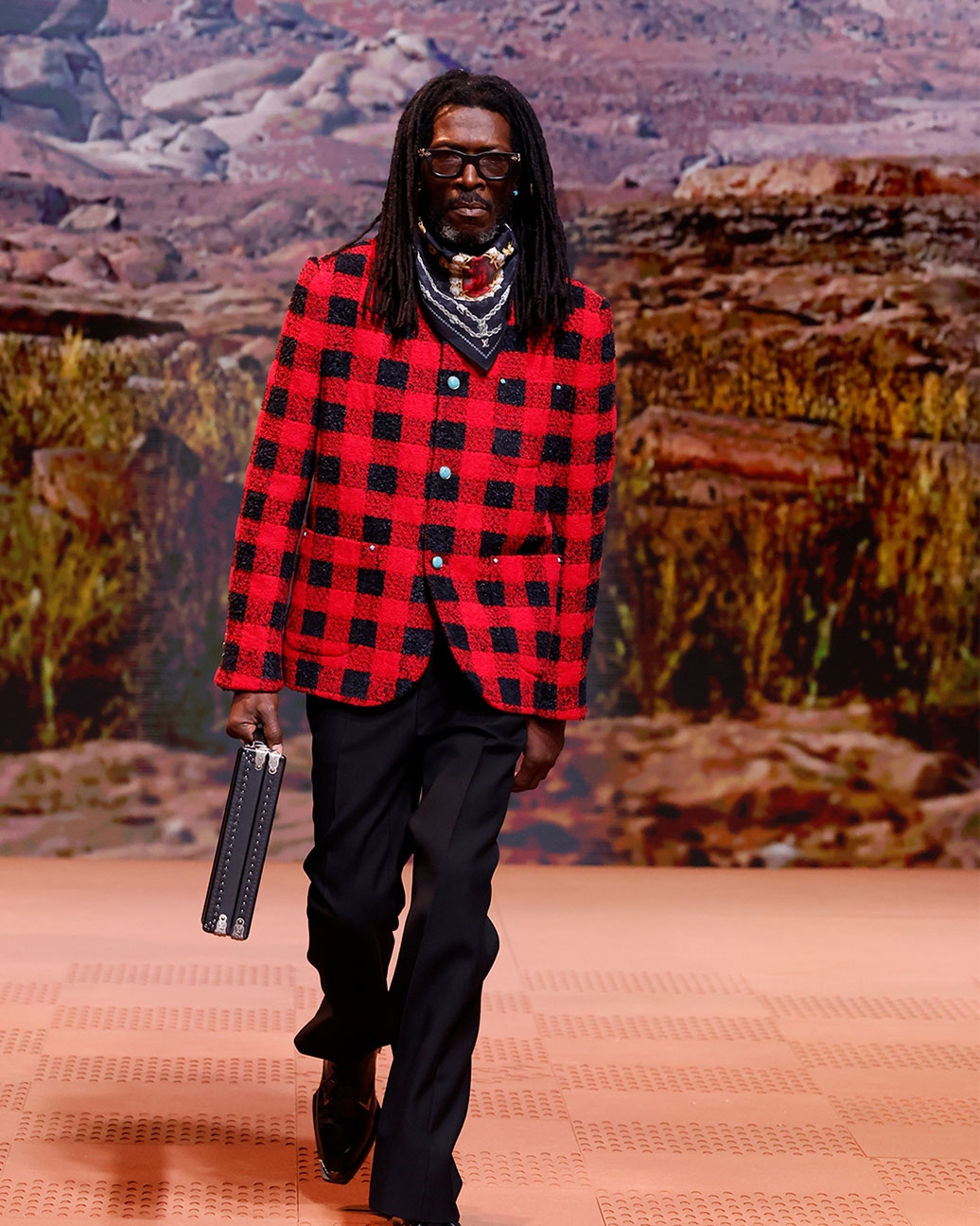 Blue Louis Vuitton presents the Fall/Winter 2023 mens collection Moschino -  IetpShops Switzerland